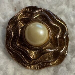 Vintage Gold Tone flower Scarf Dress Clip with Faux Pearl Center